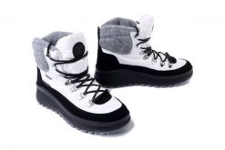 MANITU 990584-03 weiss, śniegowce damskie. Białe śniegowce Manitu, bez wzorów, z polaru, bez zapięcia. Za 549.90 zł.