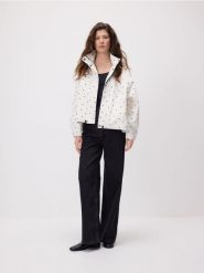 Kurtka w groszki - złamana biel. Kurtki Reserved, l, bez wzorów, z tkaniny, bez kaptura. Za 179.99 zł.