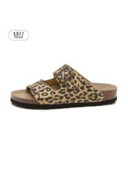 Teegu Klapki w kolorze beżowo-brązowym rozmiar: 41. Brązowe klapki teegu, bez wzorów, klasyczne, z otwartym noskiem, bez obcasa, bez zapięcia. Za 130.99 zł.