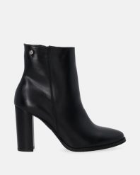 SKÓRZANE BOTKI DAMSKIE NA OBCASIE E031LEBLOBB061. Botki Venezia, bez wzorów, ze skóry, bez obcasa, na obcasie, bez zapięcia. Za 479.00 zł.