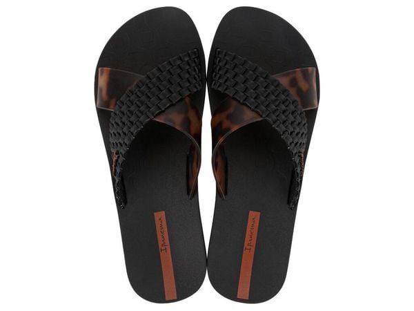 Klapki damskie Ipanema Sense Slide. Czarne klapki Ipanema, bez wzorów, z materiału, casualowe, bez obcasa, bez zapięcia. Za 79.89 zł.