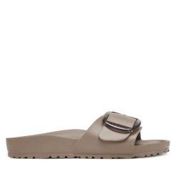 Klapki Birkenstock. Brązowe klapki Birkenstock, bez wzorów, bez obcasa, bez zapięcia. Za 249.99 zł.