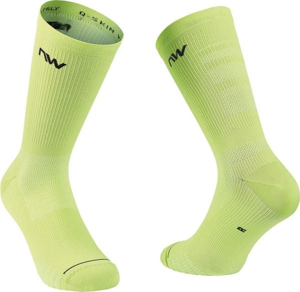 Skarpety rowerowe NORTHWAVE Extreme Pro Sock. Zielone skarpetki Northwave, bez wzorów. Za 39.00 zł.