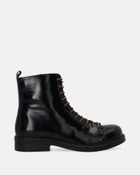 CZARNE TRZEWIKI DAMSKIE M011PABLOBB058. Czarne botki Venezia, bez wzorów, ze skóry, bez obcasa, bez zapięcia. Za 399.00 zł.