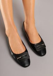 Czarne Balerinki Ozdobione Geometryczną Aplikacją Tirenia. Czarne baleriny Renee, z aplikacjami, biznesowe, bez obcasa, na płaskiej podeszwie, bez zapięcia. Za 59.99 zł.