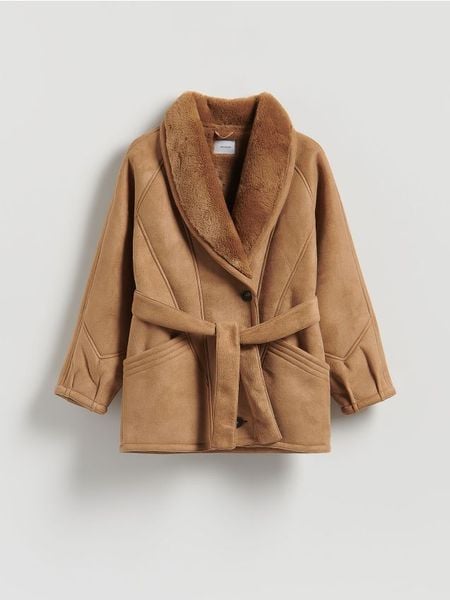 Kurtka z imitacji zamszu - beżowy. Brązowe kurtki Reserved, l, bez wzorów, bez kaptura. W wyprzedaży za 159.99 zł.