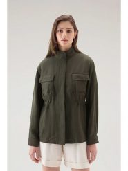 Woolrich Kurtka przejściowa "Fluid" w kolorze khaki rozmiar: M. Brązowe kurtki Woolrich, m, bez wzorów, bez kaptura. Za 369.82 zł.