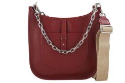 Listonoszka skórzana BARBERNI'S czerwona 945-13. Czerwone shopper bag Barberinis, bez wzorów, z lakierowanej skóry, eleganckie, duże, lakierowane, bez dodatków. Za 149.99 zł.