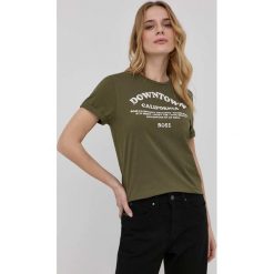 Boss t-shirt bawełniany 50470897 kolor zielony. Zielone t-shirty Boss, bez wzorów, z bawełny, bez kołnierzyka, bez ramiączek. W wyprzedaży za 154.99 zł.