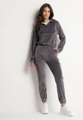 Ciemnoszary Welurowy Komplet Dresowy Bluza z Ozdobną Kieszenią i Luźne Spodnie z Kieszeniami Whisperia. Szare bluzy Born2be, m, bez wzorów, z dresówki, eleganckie, bez ramiączek, bez kaptura. W wyprzedaży za 72.24 zł.