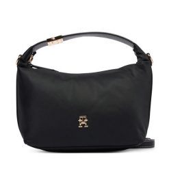 Torebka Tommy Hilfiger. Czarne torebki klasyczne Tommy Hilfiger, bez wzorów, z nylonu, klasyczne, bez dodatków. Za 529.99 zł.