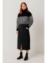 SKFK Sweter "Rebeka" w kolorze czarno-białym rozmiar: 38. Czarne swetry SKFK, bez wzorów, z bawełny, bez ramiączek. Za 241.63 zł.
