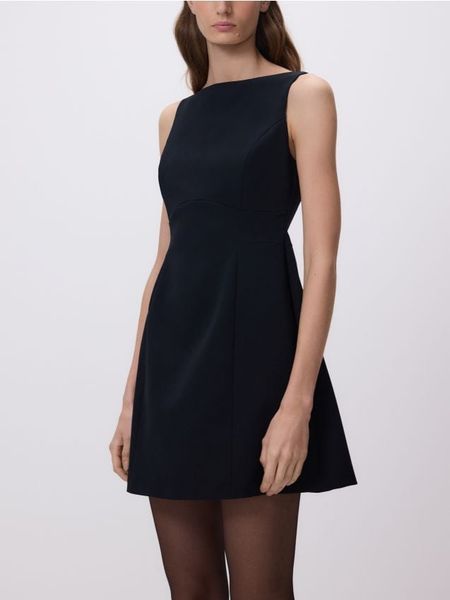 Sukienka mini - czarny. Czarne bluzy bez kaptura Reserved, l, bez wzorów, z tkaniny, bez kaptura. W wyprzedaży za 79.99 zł.