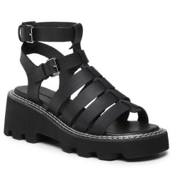 Sandały JENNY. Czarne sandały Jenny, bez wzorów, bez obcasa, na koturnie, bez zapięcia. Za 119.99 zł.