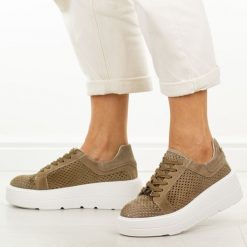 Brązowe skórzane ażurowe półbuty damskie Filippo Dp7675/26. Brązowe półbuty wsuwane Filippo, na jesień, w ażurowe wzory, z jeansu, klasyczne, z okrągłym noskiem, bez obcasa, na platformie. Za 259.00 zł.