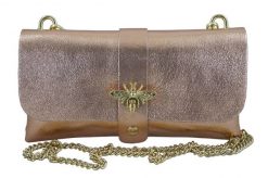Listonoszka metalizowana BARBERINI'S pudrowa 958/1-18. Czerwone shopper bag Barberinis, bez wzorów, ze skóry, eleganckie, bez dodatków. Za 77.99 zł.