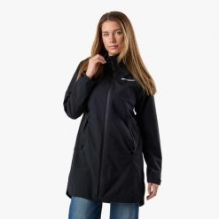 Kurtka przeciwdeszczowa kobieca Swedemount Orust Rain Coat wodoodporna. Czarne kurtki SWEDEMOUNT, bez wzorów, bez kaptura. Za 329.99 zł.