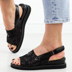 Czarne sandały damskie na koturnie Jezzi 2267-2. Czarne sandały Jezzi, bez wzorów, ze skóry, eleganckie, bez obcasa, na koturnie, bez zapięcia. Za 169.00 zł.