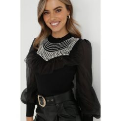 Czarna Bluzka Morpha. Czarne bluzki Born2be, s, bez wzorów, bez kołnierzyka, bez ramiączek. W wyprzedaży za 159.99 zł.