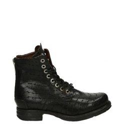 BOTKI Z OZDOBNYM TŁOCZENIEM 259277 NERO. Botki Venezia, bez wzorów, ze skóry, bez obcasa, bez zapięcia. Za 349.00 zł.