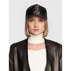 Czapka Patrizia Pepe. Czarne czapki z daszkiem Patrizia Pepe, bez wzorów. Za 449.99 zł.