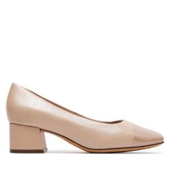 Czółenka Caprice. Brązowe czółenka Caprice, bez wzorów, bez obcasa, bez zapięcia. Za 249.99 zł.