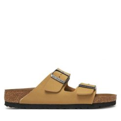 Klapki Birkenstock. Brązowe klapki Birkenstock, bez wzorów, bez obcasa, bez zapięcia. Za 449.99 zł.