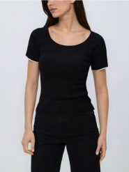 Sweter z krótkim rękawem - czarny. Czarne swetry Reserved, l, bez wzorów, z dzianiny, bez ramiączek. Za 79.99 zł.