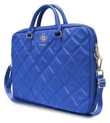 Torba Guess Quilted 4G Computer Bag 15'' - 16'' niebieski. Niebieskie torby na laptopa Guess, z aplikacjami, ze skóry ekologicznej, na ramię, pikowane. Za 269.00 zł.