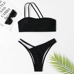 Bikini bandeau na plażę i lato z elastycznego materiału Mihane. Czarne bikini Intica, bez wzorów, wakacyjne. Za 129.00 zł.