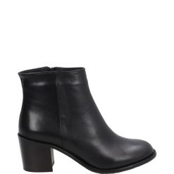 KLASYCZNE BOTKI 313902 BLACK. Czarne botki Venezia, bez wzorów, ze skóry, klasyczne, bez obcasa, bez zapięcia. Za 229.00 zł.