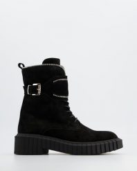 ZAMSZOWE BOTKI 00101929S BLACK. Czarne botki Venezia, bez wzorów, ze skóry, bez obcasa, bez zapięcia. Za 199.00 zł.