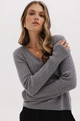 WEŁNIANY SWETER BETTY SZARY S - Flawless. Szare swetry Flawless, l, bez wzorów, z wełny, biznesowe, bez ramiączek. Za 442.50 zł.