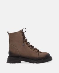 BEŻOWE BOTKI Z NUBUKU 6353 BEIGE. Brązowe botki Venezia, bez wzorów, z nubiku, bez obcasa, bez zapięcia. Za 329.00 zł.