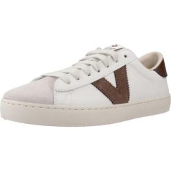 Buty VICTORIA 1126142 Biały. Białe buty trekkingowe VICTORIA, z tkaniny, bez zapięcia. W wyprzedaży za 321.45 zł.