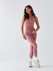 Legginsy Sportowe BeShaped Pilates Joga. Czerwone legginsy BESHAPED, bez wzorów, z dzianiny, sportowe, długie. Za 199.00 zł.