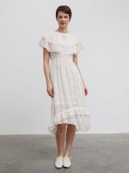 BGN Sukienka w kolorze kremowym rozmiar: 34. Brązowe sukienki BGN, na imprezę, bez wzorów, bez kołnierzyka, bez ramiączek, midi. Za 109.52 zł.