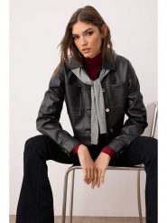 Trendyol Kurtka w kolorze czarnym ze skóry syntetycznej rozmiar: XS. Czarne kurtki Trendyol, xs, bez wzorów, ze skóry, bez kaptura. Za 74.46 zł.