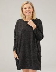 Cieniowana sukienka z dzianiny. Sukienki Unisono, l, bez wzorów, z dzianiny, bez kołnierzyka, bez ramiączek. Za 129.00 zł.