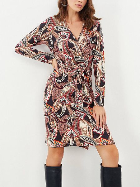 Milan Kiss Sukienka ze wzorem rozmiar: M. Sukienki Milan Kiss, na co dzień, m, bez wzorów, z tkaniny, bez kołnierzyka, bez ramiączek, midi, proste. Za 152.99 zł.