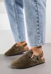 Zielone Sandały w Stylu Chodaków Ozdobione Klamrami Qyrraya. Zielone sandały Born2be, bez wzorów, z jeansu, eleganckie, bez obcasa, na płaskiej podeszwie, bez zapięcia. Za 69.99 zł.