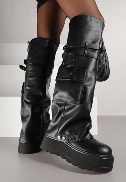 Czarne Kozaki na Grubej Podeszwie z Wywiniętą Cholewką i Kieszonką Aflie. Czarne kozaki Born2be, bez wzorów, klasyczne, bez obcasa, na płaskiej podeszwie, bez zapięcia. Za 249.99 zł.