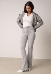 Szare Bawełniane Jeansy Dzwony z Wysokim Stanem Bwynvienne. Szare jeansy Born2be, l, bez wzorów, z bawełny, biznesowe, z podwyższonym stanem. Za 119.99 zł.