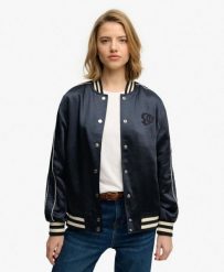 Superdry Satynowa Kurtka Bomber Varsity – Slim Fit. Niebieskie kurtki Superdry, bez wzorów, z elastanu, klasyczne, bez kaptura. Za 425.75 zł.