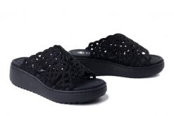 RIEKER V1789-00 black, klapki damskie. Czarne klapki Rieker, bez wzorów, bez obcasa, bez zapięcia. Za 319.90 zł.