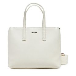 Torebka Calvin Klein. Torebki klasyczne Calvin Klein, bez wzorów, klasyczne, bez dodatków. Za 329.99 zł.