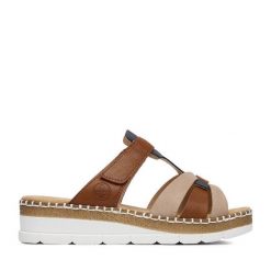 Klapki Rieker. Brązowe klapki Rieker, bez wzorów, bez obcasa, bez zapięcia. Za 319.99 zł.