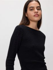 Sweter z błyszczącą aplikacją - czarny. Czarne swetry Reserved, l, z aplikacjami, z dzianiny, bez ramiączek. Za 119.99 zł.
