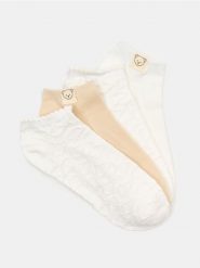 Bawełniane stopki 4 pack - kremowy. Białe skarpetki Sinsay, bez wzorów, z bawełny. Za 12.99 zł.