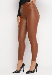 Jasnobrązowe Spodnie Skinny z Imitacji Skóry Daciss. Brązowe jeansy Born2be, xs, bez wzorów, z jeansu. W wyprzedaży za 46.74 zł.